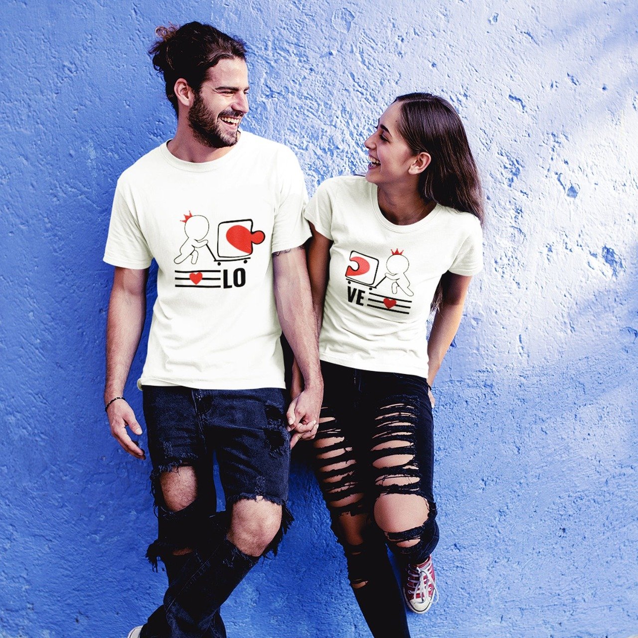 LOVE HEART COUPLE T-SHIRT - Men-S / Women-L | TradzHub